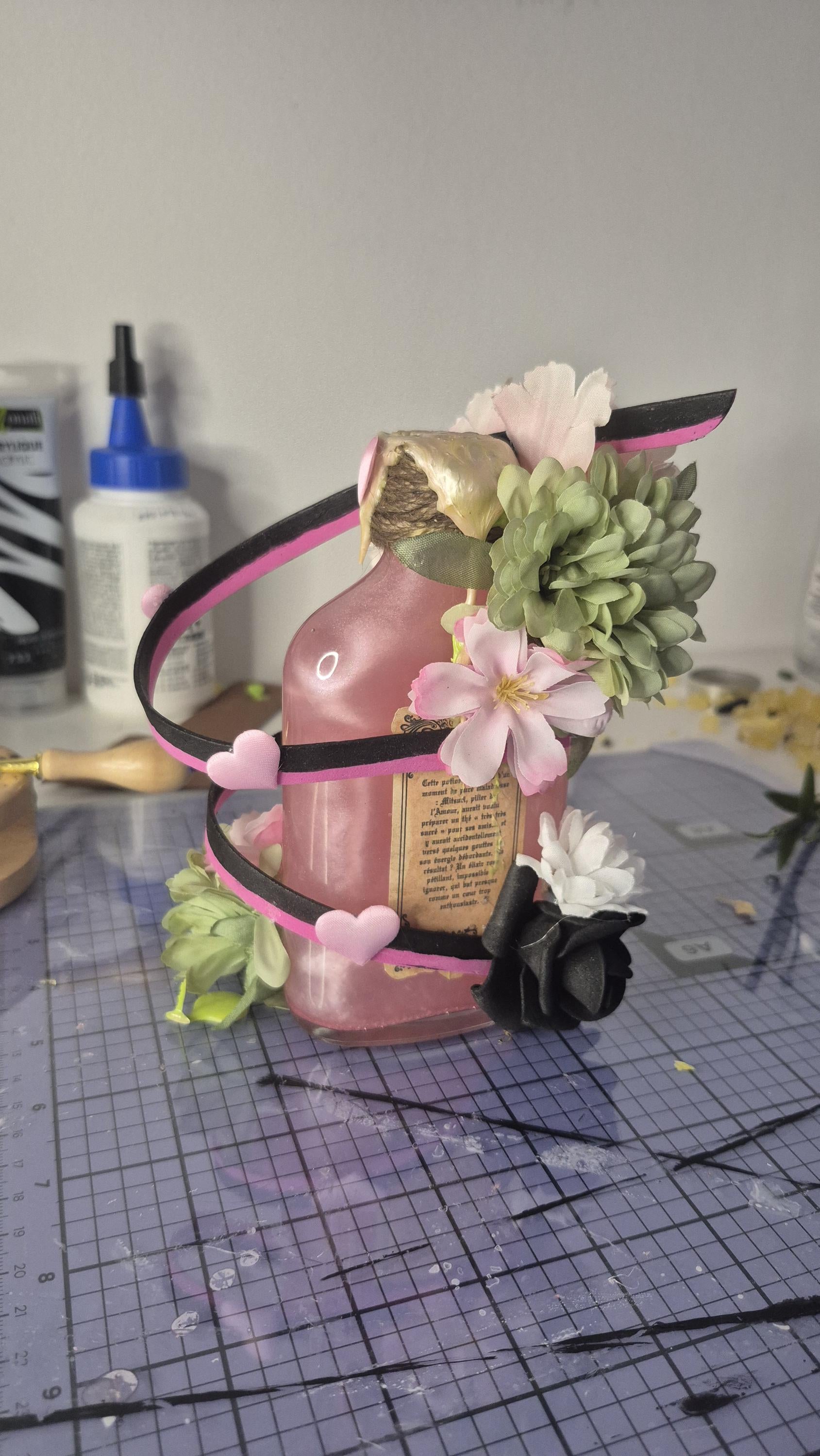 Essence du Pillier de l’Amour– Potion Magique Rose | Fiole Décorative Romantique | Élixir Féérique & Cadeau