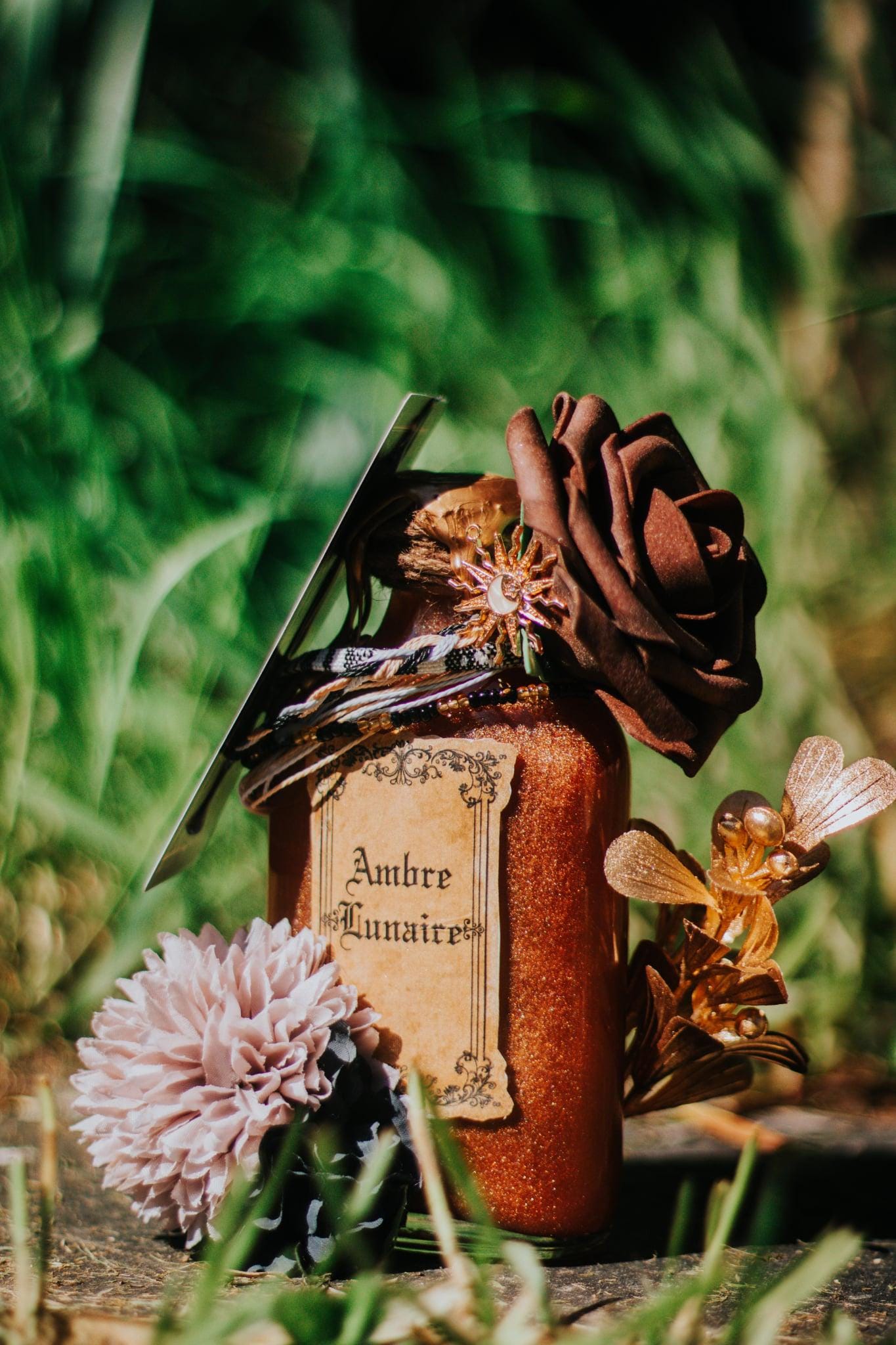 Potion Magique Ambrée | Ambre Lunaire | Fiole Décorative Fantasy | Élixir Lunaire & Décoration Féérique